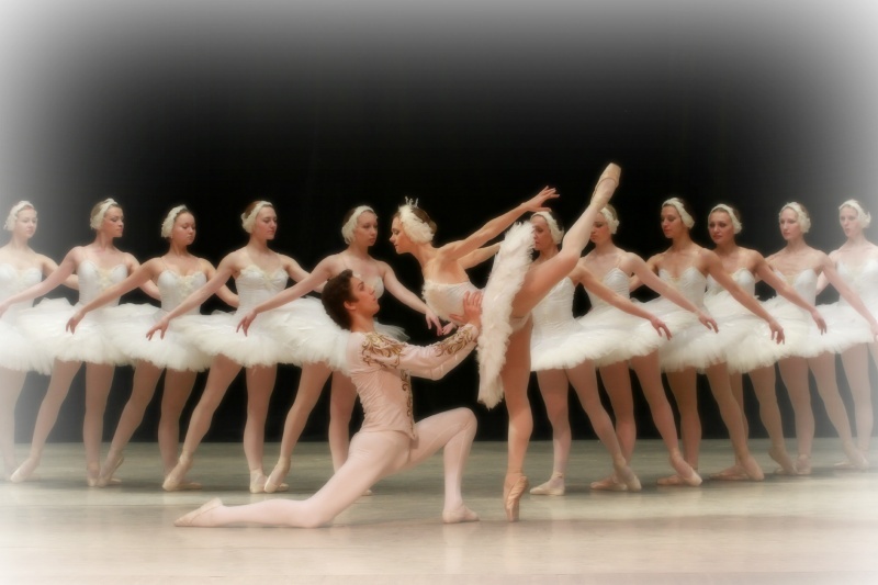 russian-state-ballet-swan-lake1.jpg