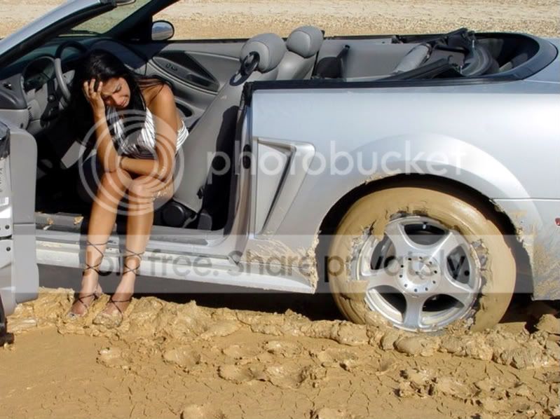 Mustang_Hot_Girl_mud_stuck_08_11862.jpg