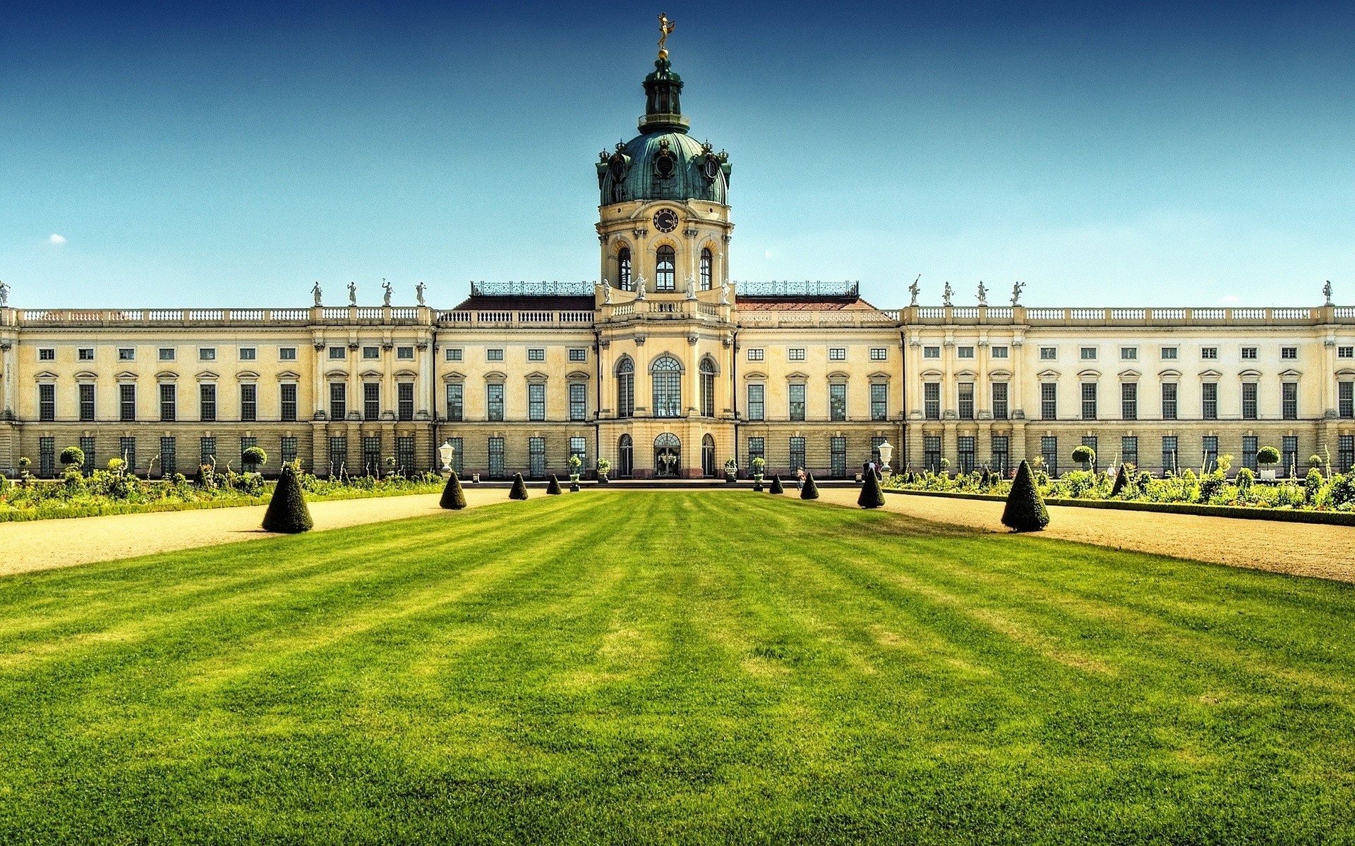 Charlottenburg-Palace-Pictures-1-3.jpg