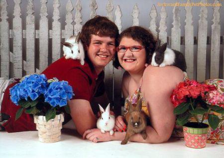 13-awful-easter-bunny-family-photos-L-wNe6UL.jpeg