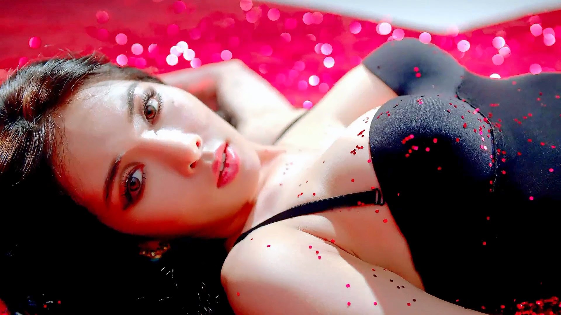 -Hyuna-Red-hyuna-37645896-1920-1080.jpg