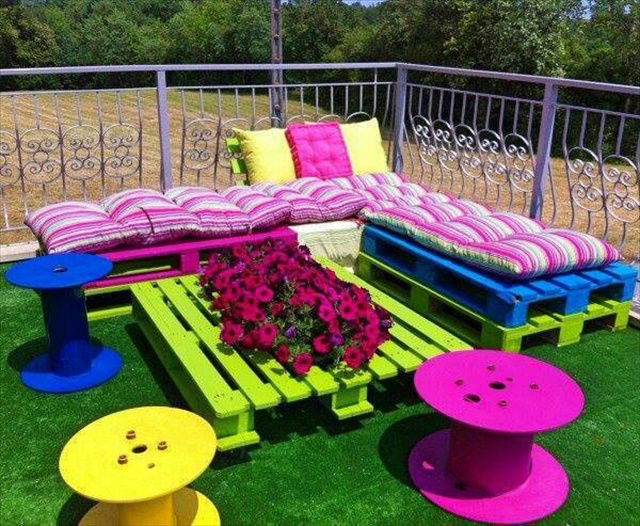 outdoor-pallet-furniture-5.jpg