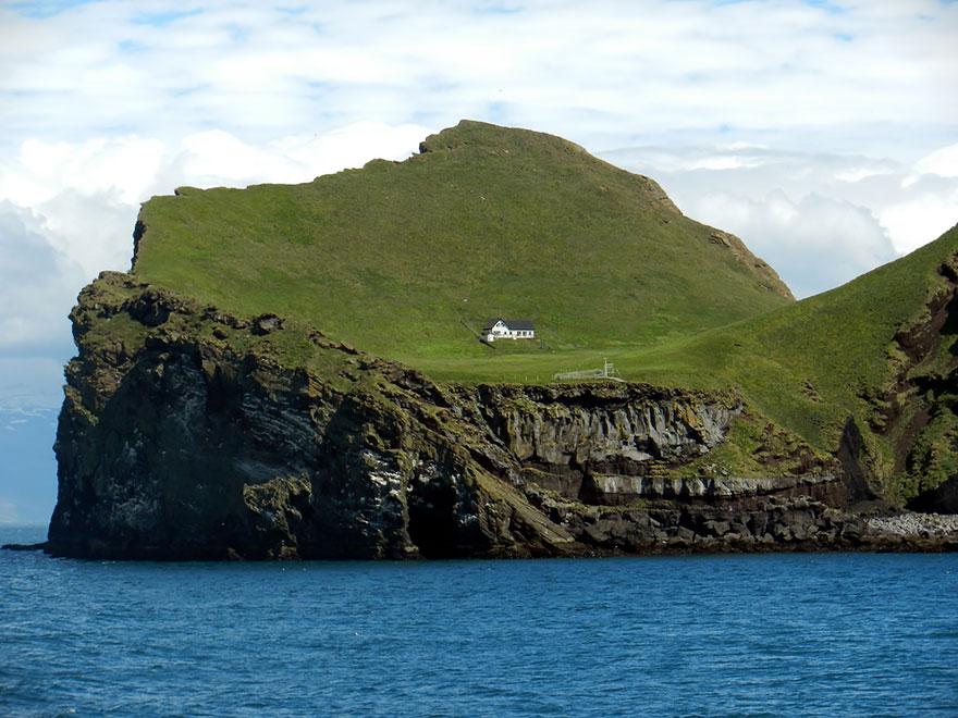 lonely-house-ellidaey-iceland-3.jpg
