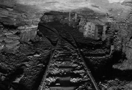 Ilinois_coal_mine_-_underground.jpg