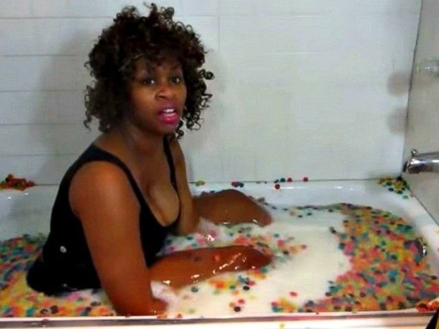 Glozell-bathtub-YouTube-640x480.jpg