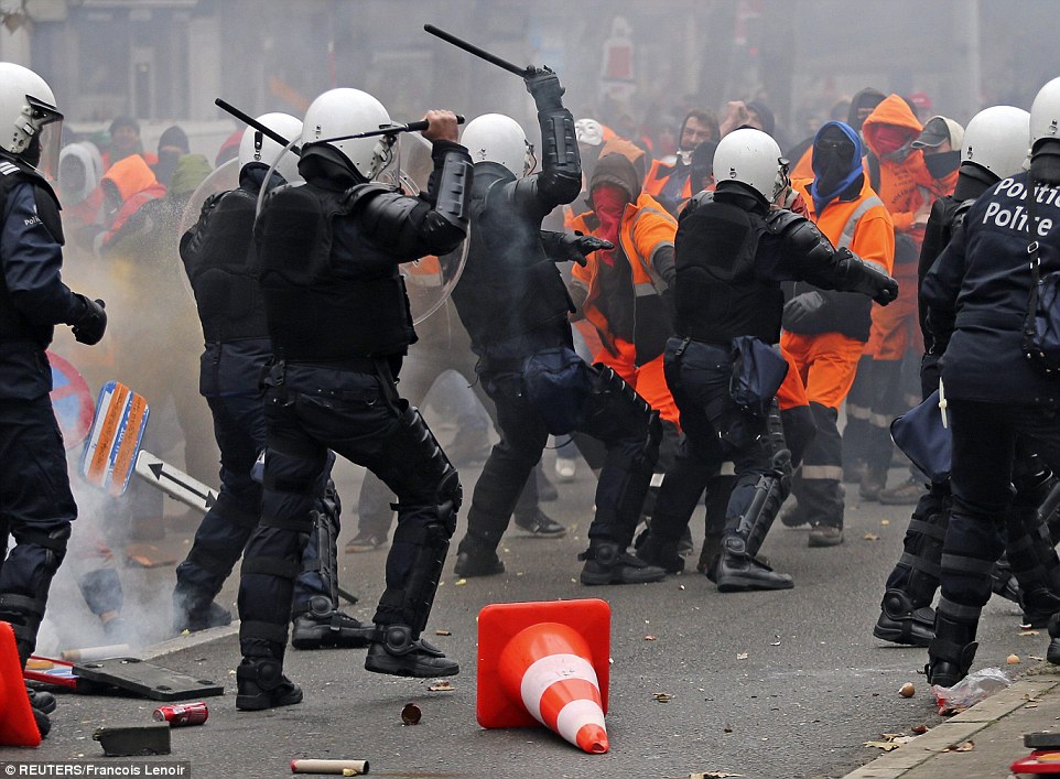 1415300628847_wps_90_Riot_police_use_their_bat.jpg