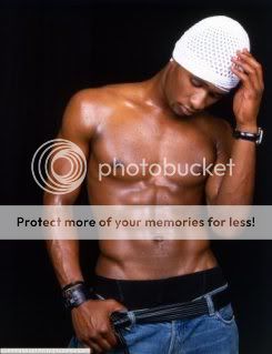 usher_shirtless-13878.jpg