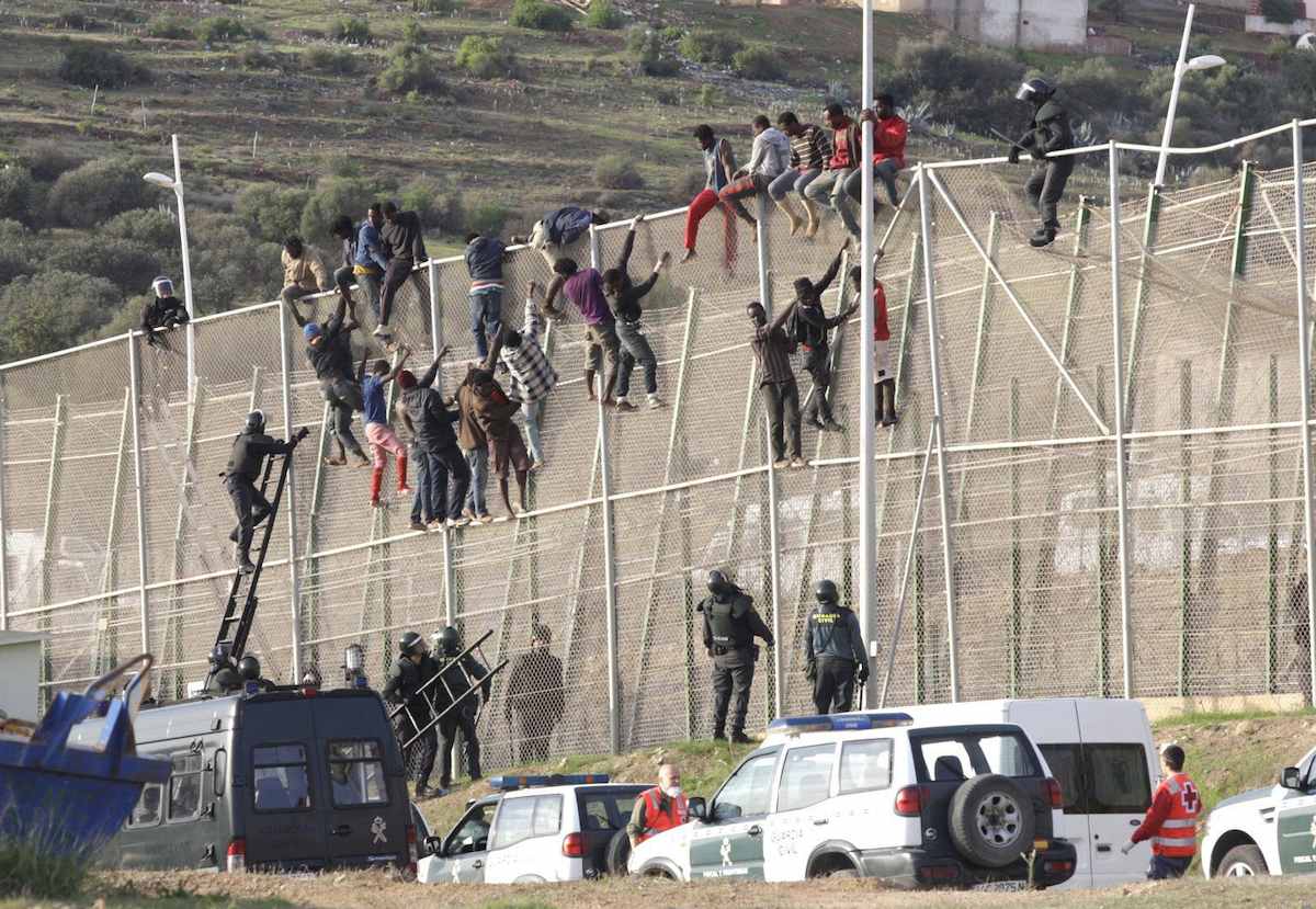 valla-melilla-asalto-violento-inmigrantes-151014ok.jpg