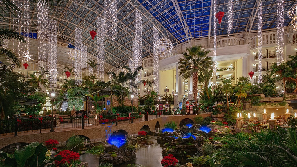 Gaylord_Hero1_1024x576_CascadesAtrium.jpg