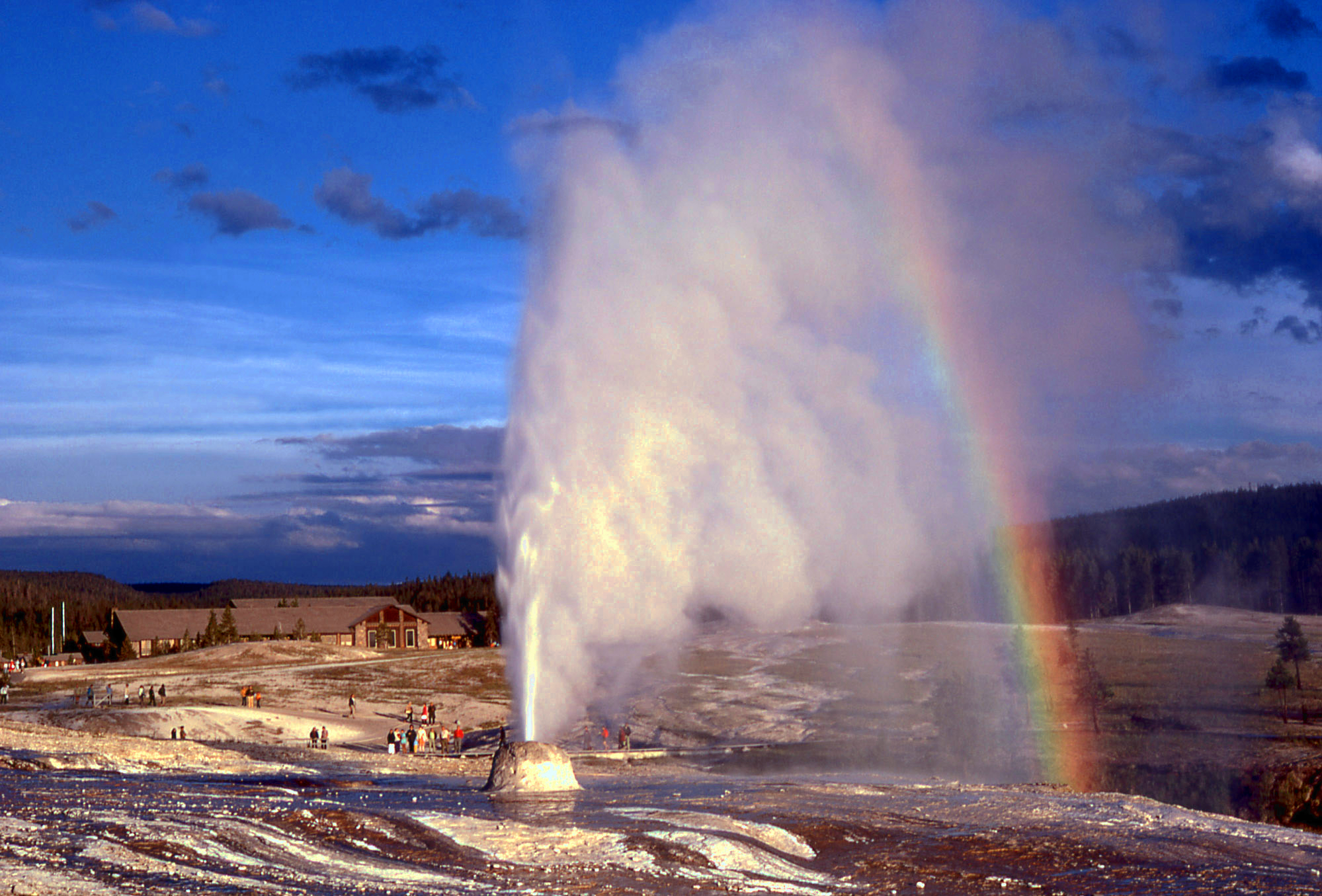Beehive_geyser_2.jpg