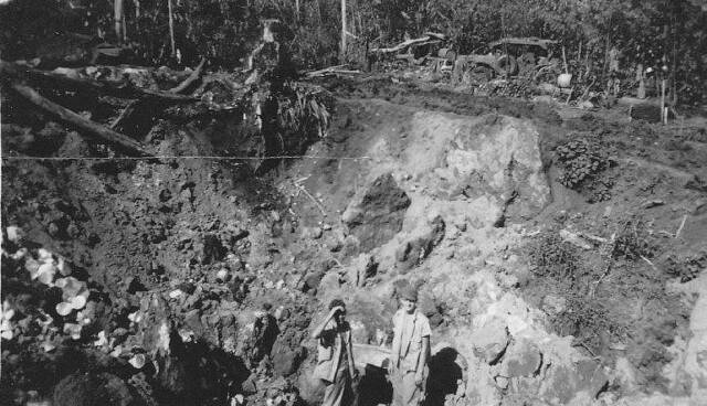 2000_lb_bomb_crater.jpg