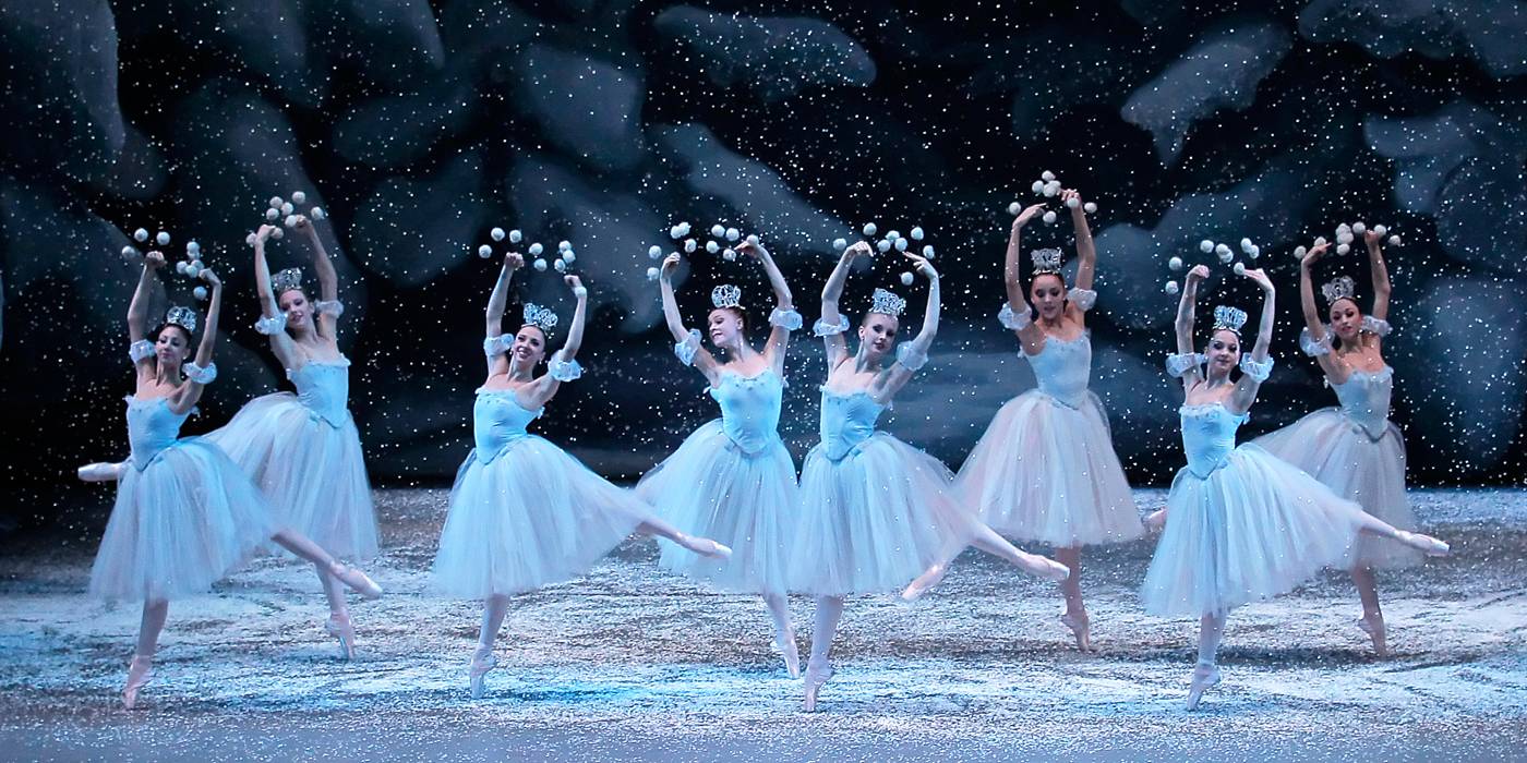 Henry-Leutwyler-The-Nutcracker-in-Snow-New-York-City-Ballet.jpg