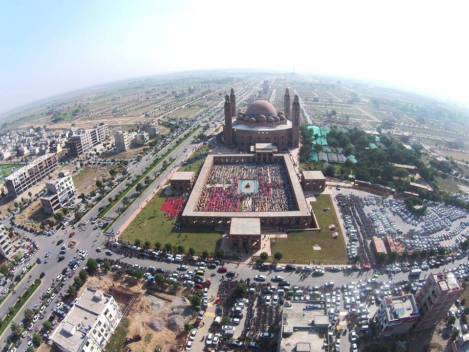 Maulana-Tariq-Jamil-Bayan-Bharia-Grand-Mosque-Lahore-3.jpg