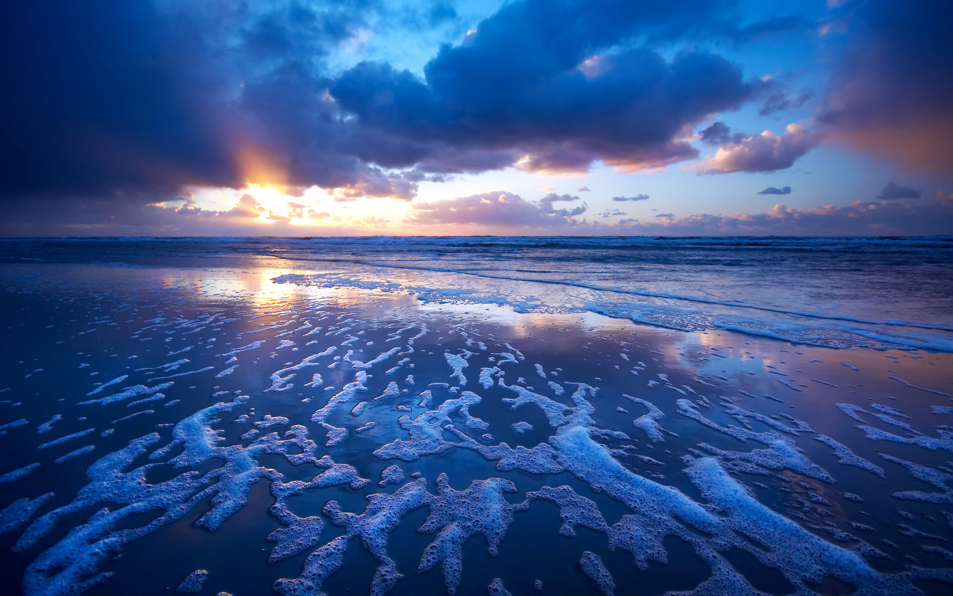 sunset-waves-wallpaper-1920x1200-373.jpg