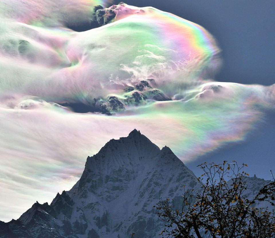 iridescentmountain_bartunov_960.jpg