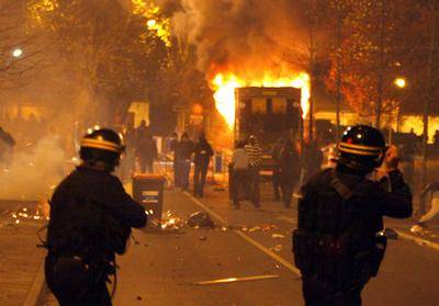 071130-france-riots-2.jpg