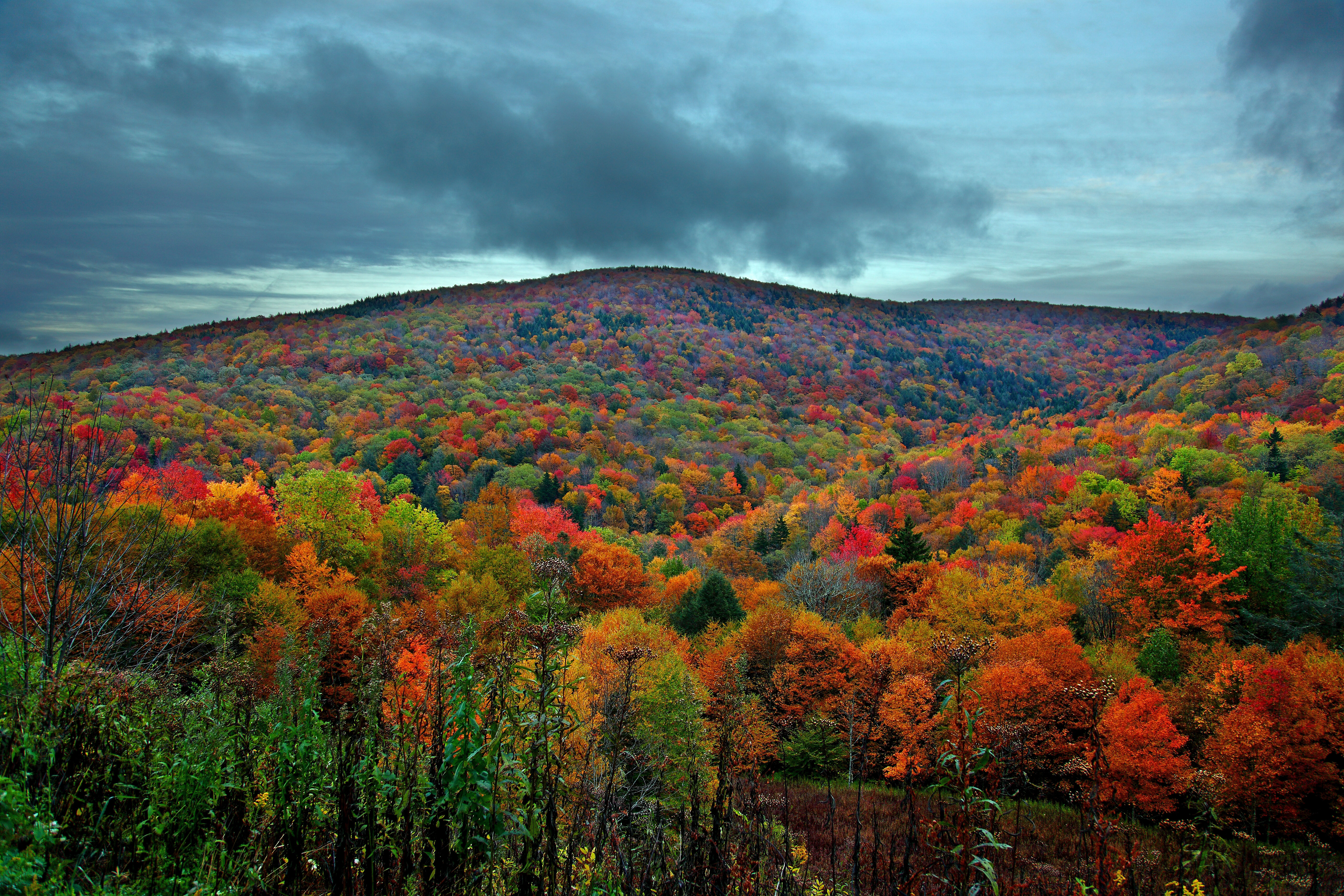 colorful-autumn-mountain.jpg