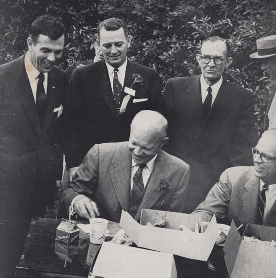 dwight_eisenhower_eating_donut.jpg