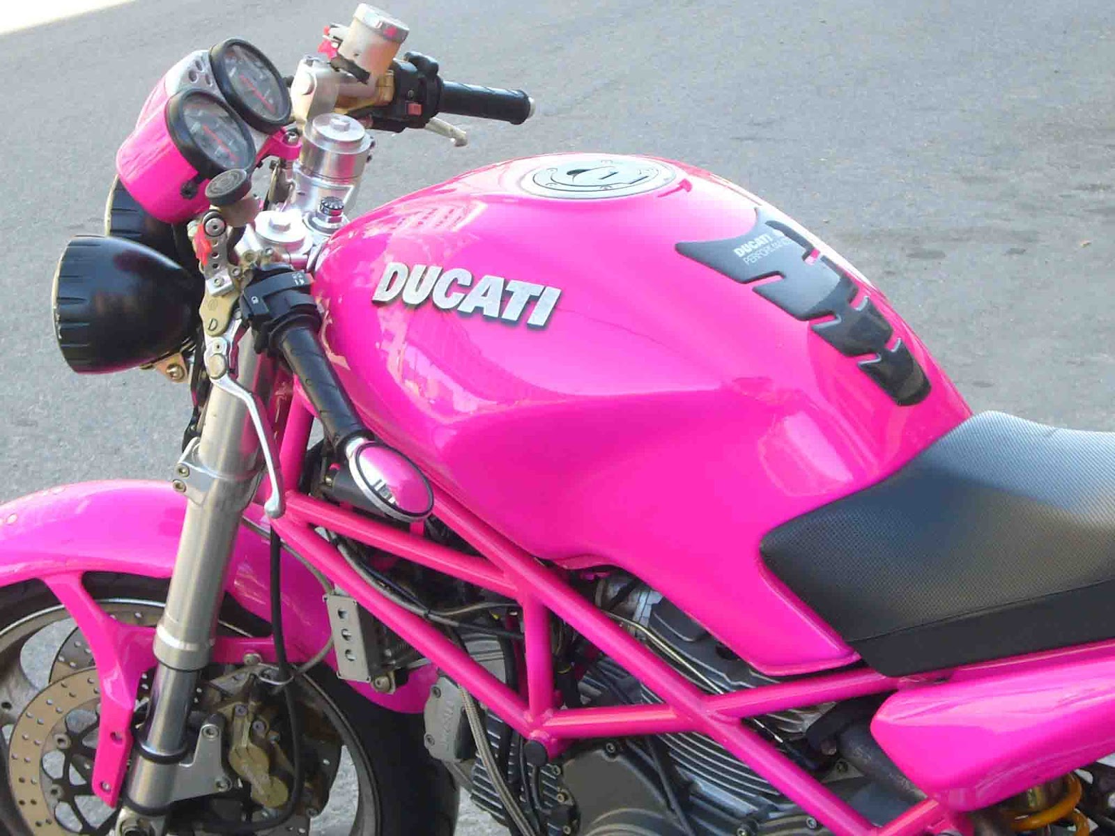 pink-ducati1.jpg