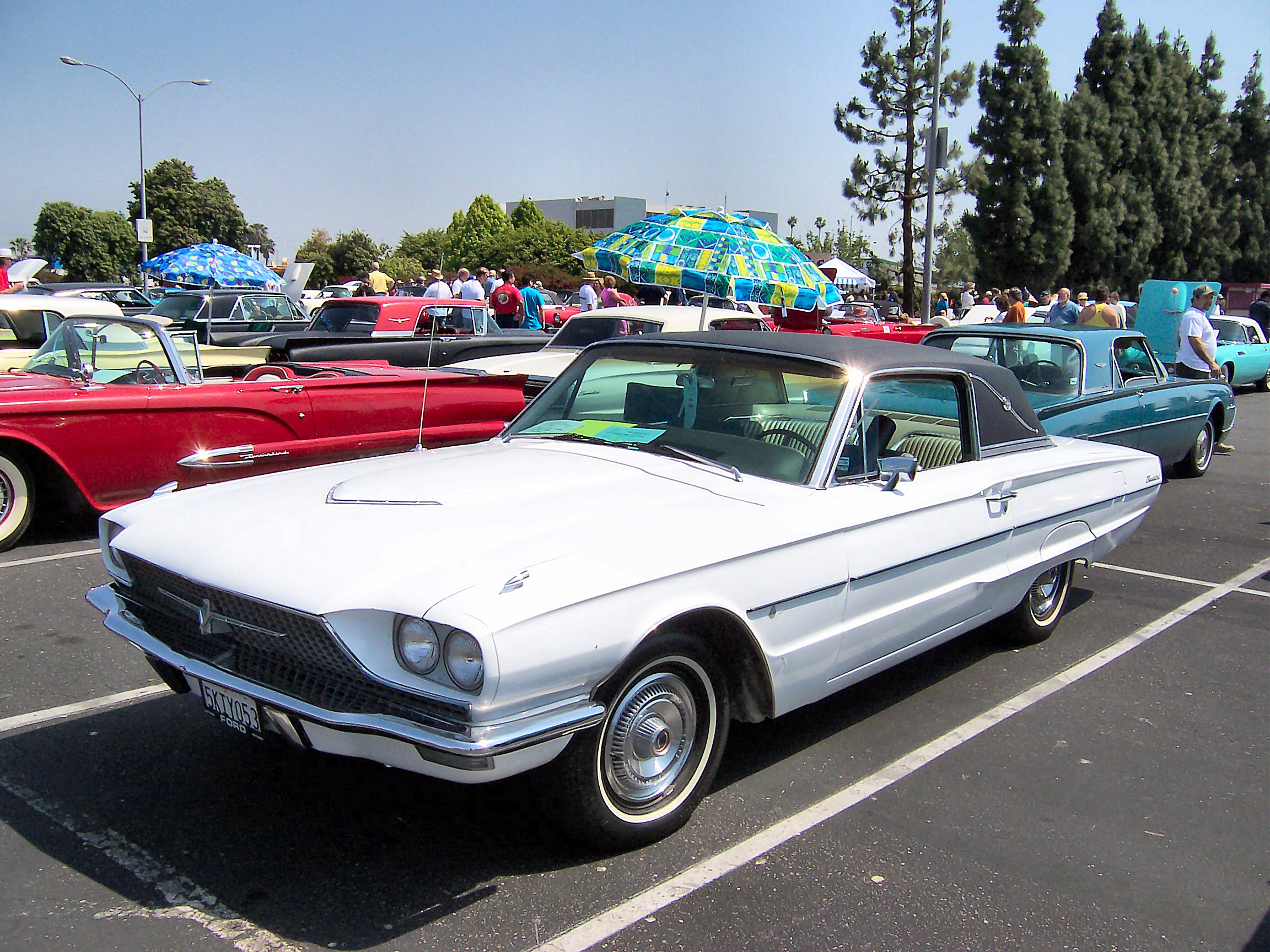 1966_Ford_Thunderbird_Town_Landau.jpg