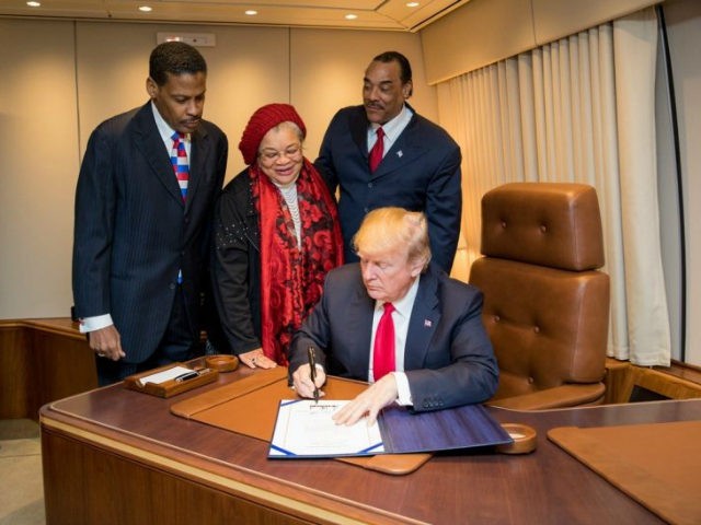Trump-signs-MLK-Nat.-Park-White-House-640x480.jpg