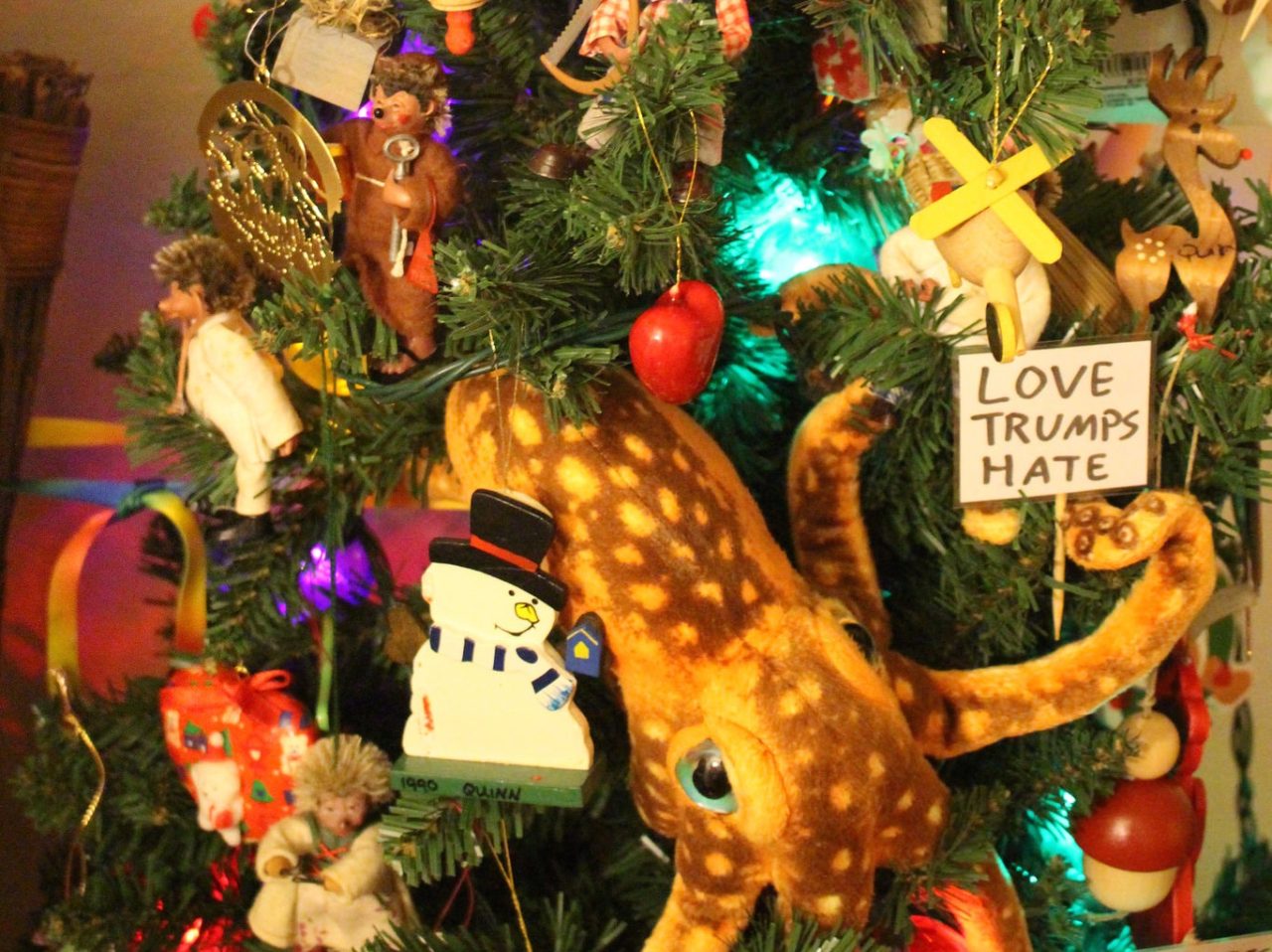 Anti-Trump-Christmas-Tree-Quinn-Dombrowski-Flickr.jpg
