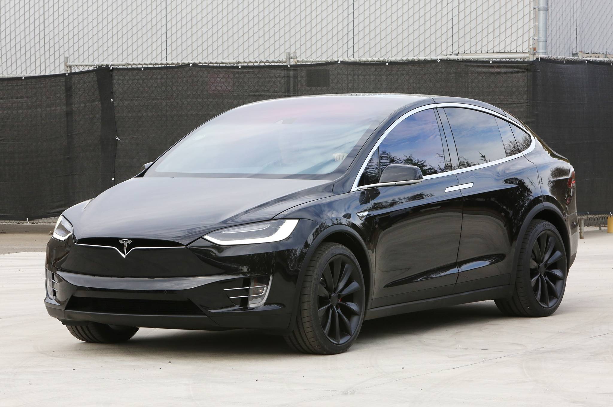 2016-Tesla-Model-X-front-three-quarter-2.JPG.jpg