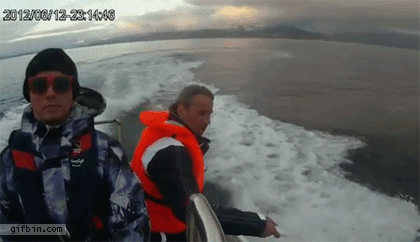 1382123711_frisbee_catch_off_boat.gif