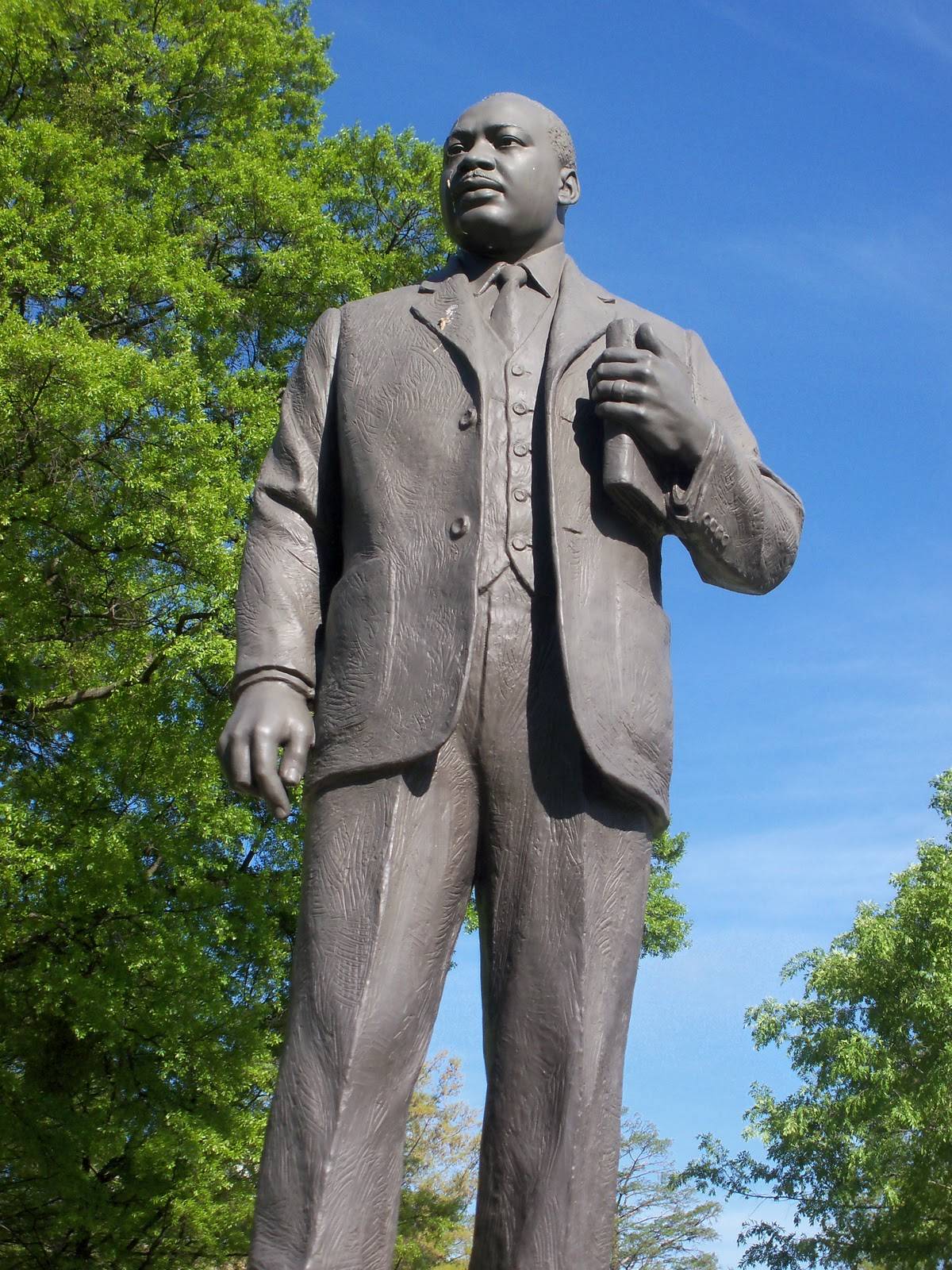 Birmingham-MLK-Statue.jpg