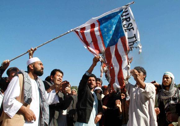 Afghans%2Bburn%2Bflag.jpg