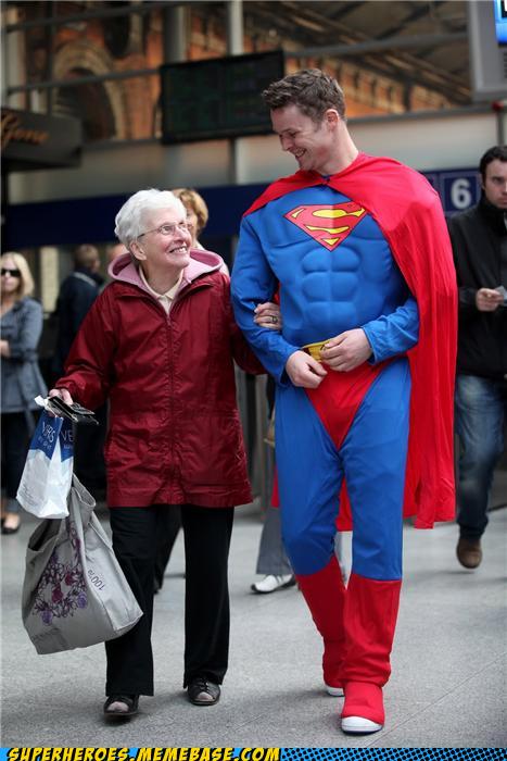 superheroes-batman-superman-always-helping-old-ladies-never-stopping-crimes.jpg