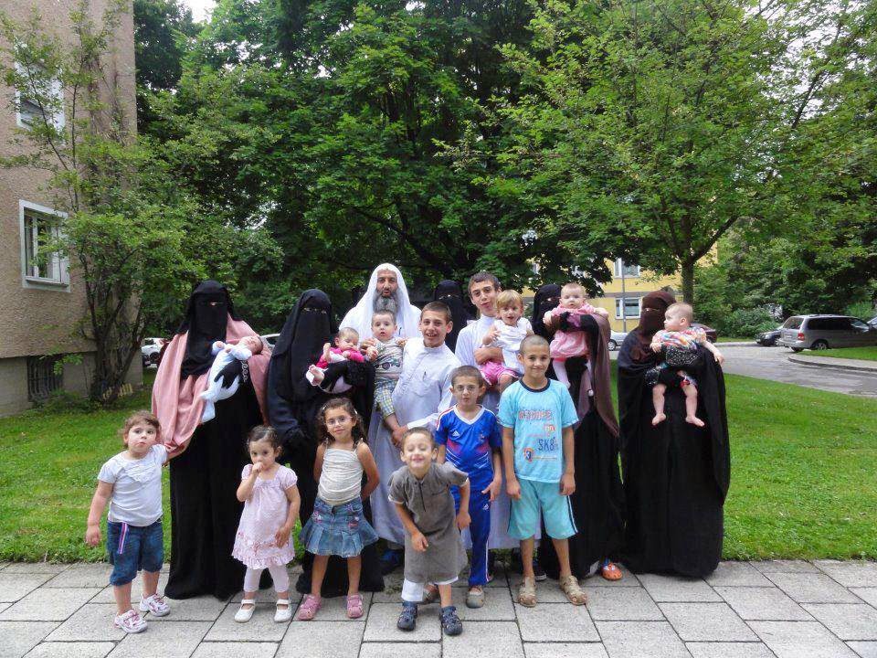 muslim+man+and+family.jpg