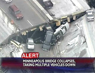 The+Interstate+35w+Bridge+Collapse+to+Missisipi+River+in+Minneapolis2.jpg