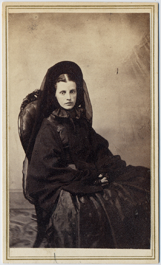 CDV%20YOUNG%20WOMAN%20IN%20MOURNING.jpg