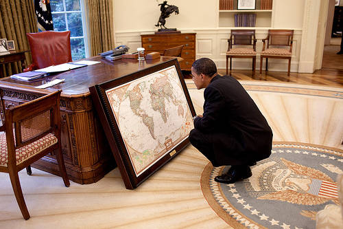 Obama+and+the+world+map.jpg