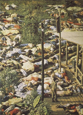 Jonestown+mass+of+bodies.jpg