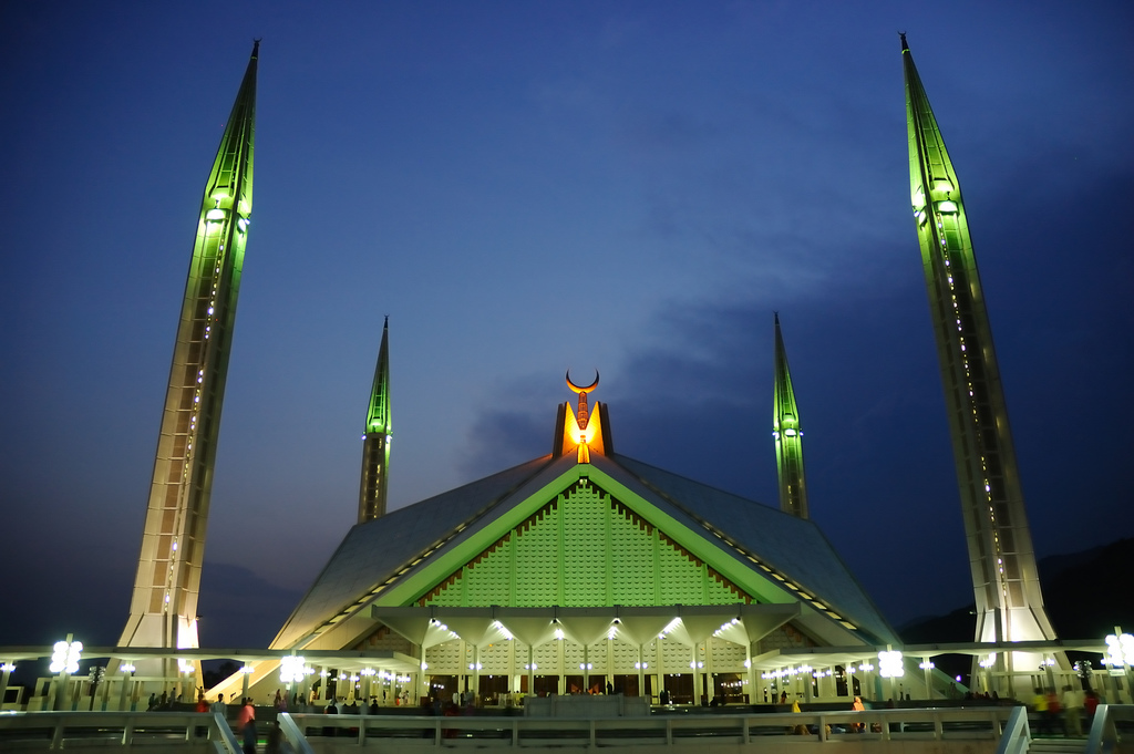 Faisal+Mosque+Islammabad+Pakistan.jpg