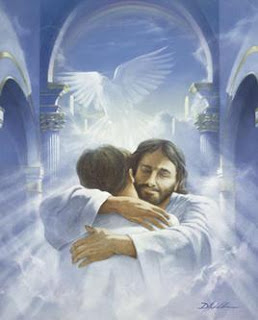 Jesus_hugs_in_heaven.jpg