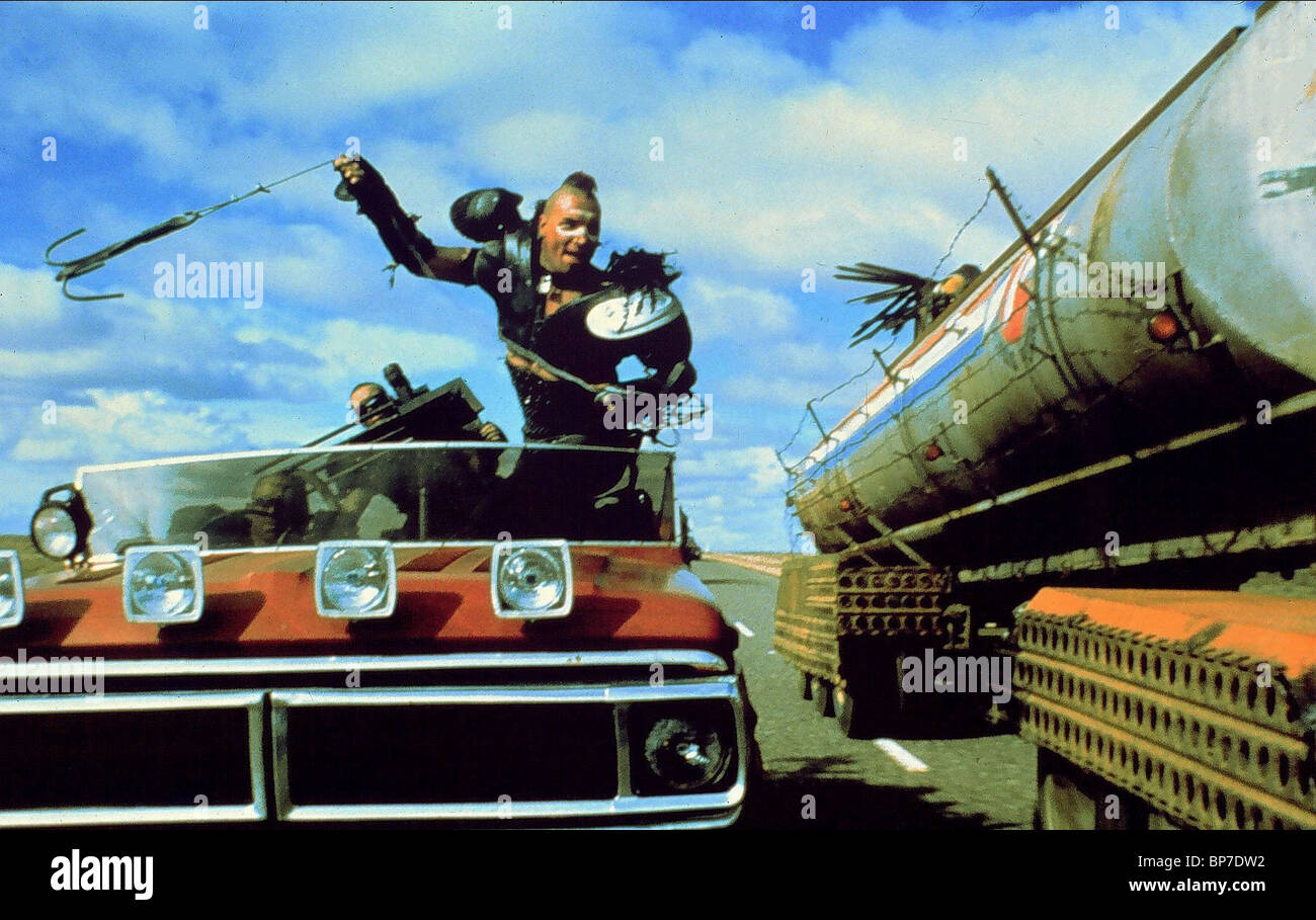 bandits-chase-oil-tanker-mad-max-2-the-road-warrior-1981-BP7DW2.jpg