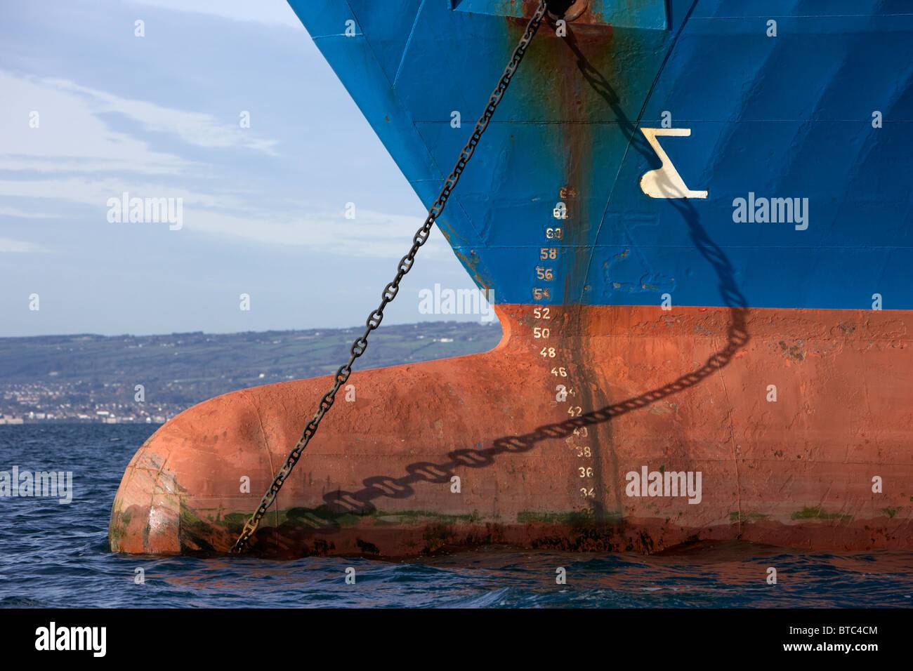 bulbous-bow-hull-markings-and-anchor-chain-of-coastal-deniz-dry-cargo-BTC4CM.jpg