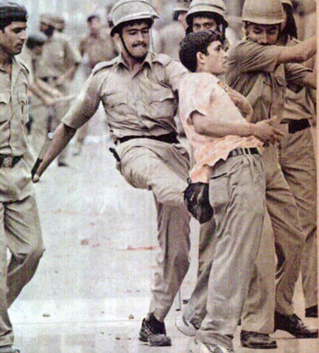 foreskin-press-indian-india-gurgaon-police-cops-boy-kicked-in-ass.jpg