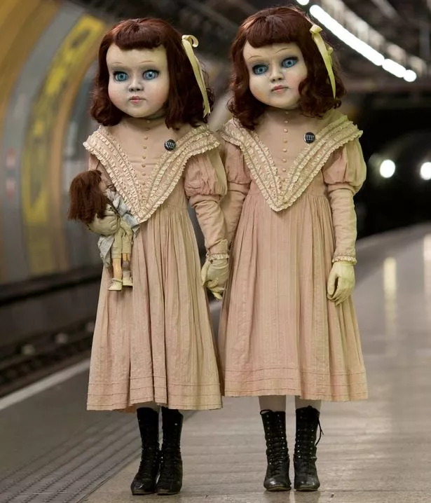 Two-life-size-Victorian-style-dolls-shocked-Londoners-this-morning.jpg