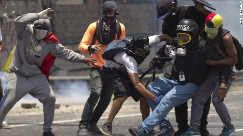 170412184025-02-venezuela-protest-exlarge-169.jpg