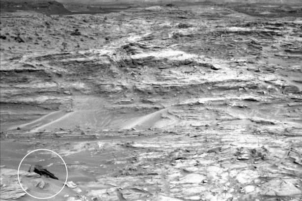 Object-spotted-by-Mars-Curiosity-Rover-probe.jpg