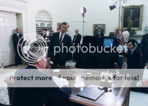 REAGANTELEPROMPTER.png
