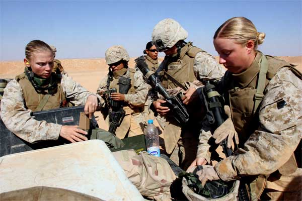 female-marines-iraq-600.jpg