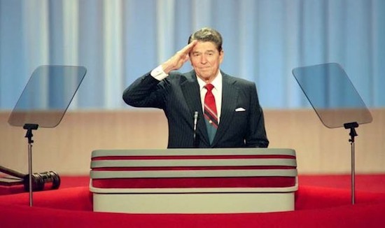 Reagan_salutes_teleprompter.jpg