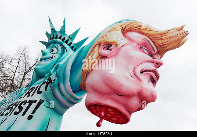 statue-of-liberty-holding-severed-head-of-us-president-donald-trump-ht8f2h.jpg