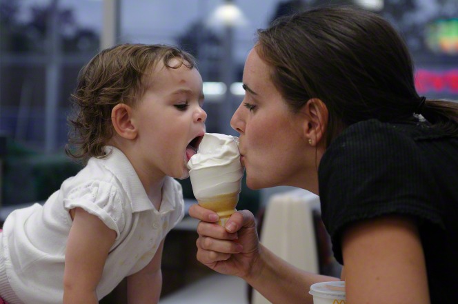 mom-daughter-share-ice-cream-607496-gallery.jpg