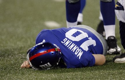 eli-manning-giants-chargers-sacked-5e8f73c3c93a2a1d_large.jpg